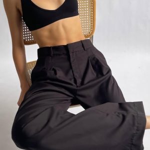 Pantalón sastrero unisex de tiro alto en Tela Super 100. Elegante, con pinzas y bolsillos. Ideal para looks formales y modernos. Overwild.