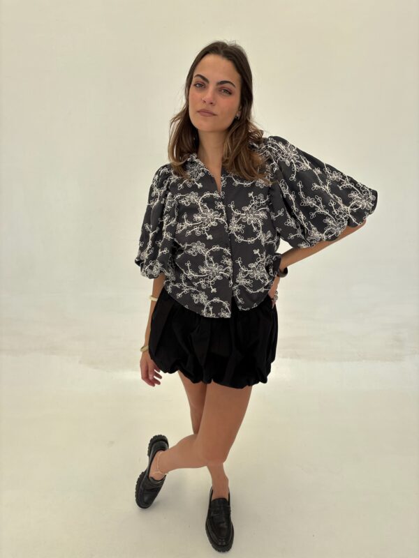 BLUSA BORDADA MANGAS GLOBO - Imagen 3