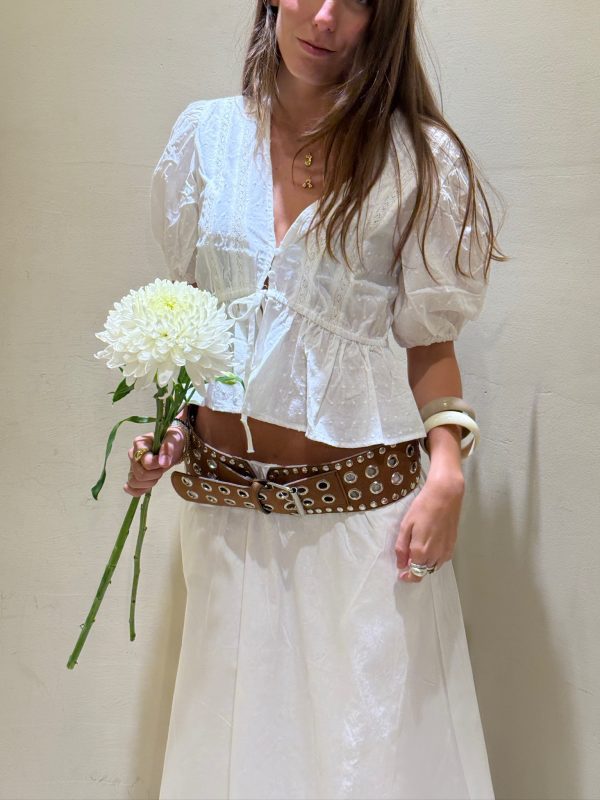 BLUSA CON PUNTILLA MANGA CORTA
