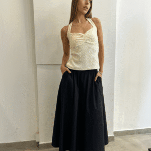 Pollera maxi Santorini de poplin de algodón, color negro. Larga, con gran volumen y bolsillos laterales.