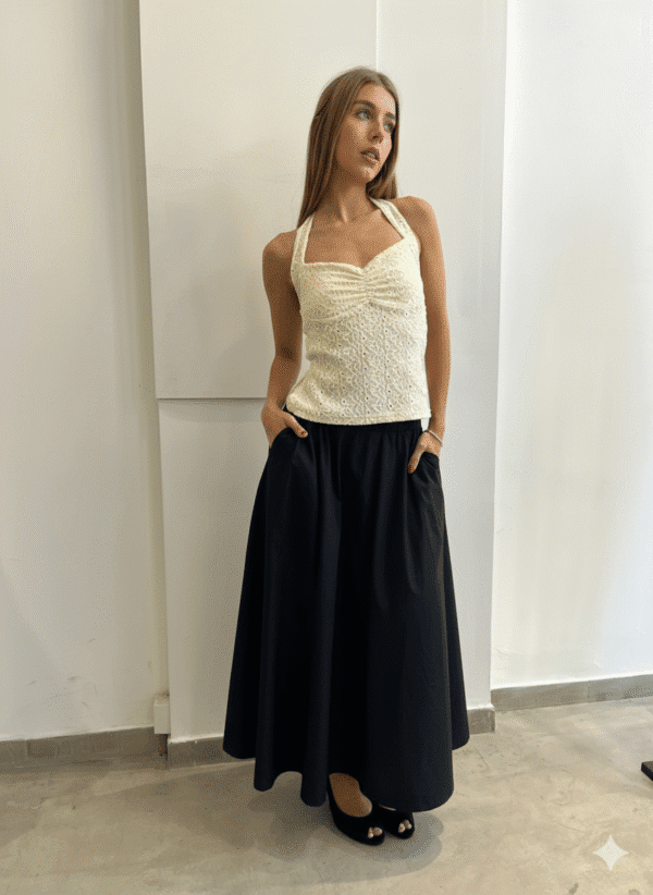 Pollera maxi Santorini de poplin de algodón, color negro. Larga, con gran volumen y bolsillos laterales.