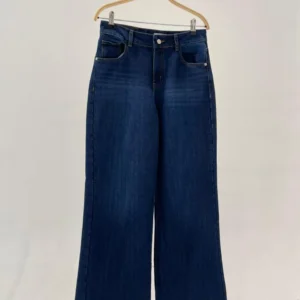 Pantalón wide leg de mujer tiro alto calce relajado en color neutro.