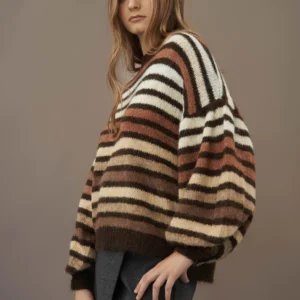 Sweater de punto color crema con diseño de ochos y cuello redondo Overwild