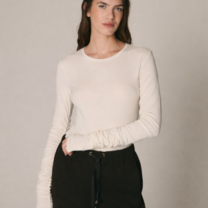 Remera de mujer con cuello redondo y mangas con frunces Overwild